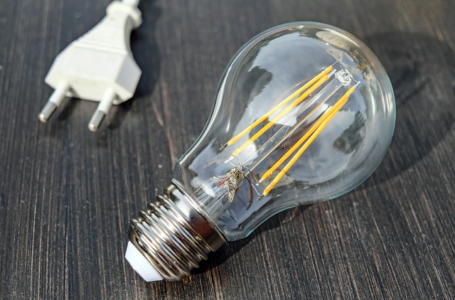 Come Ridurre i Consumi: Tecniche di Risparmio Energetico per la Casa