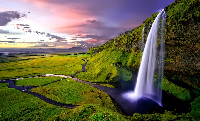 Scoprire l’Islanda: Un Viaggio tra Natura Incontaminata e Cultura Antica