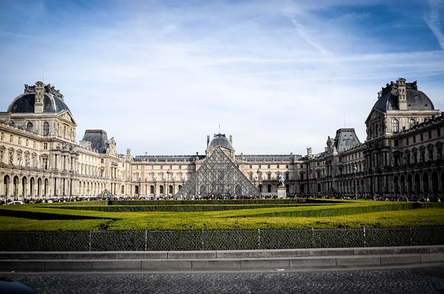 Ristrutturazioni al Louvre: Il Progetto “Nuovo Rinascimento” e la Nuova Stanza della Gioconda