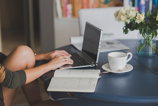 Spazi digitali e senso di comunità: come si costruisce fiducia online