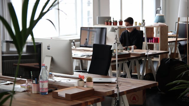 Progettare un nuovo ufficio: da dove iniziare, a chi rivolgersi e quale arredo scegliere